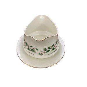 Porcelain wave gravy boat with attached saucers